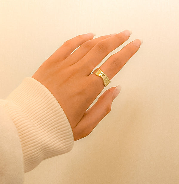 3 Easy Ways to Remove a Ring Stuck on Your Finger