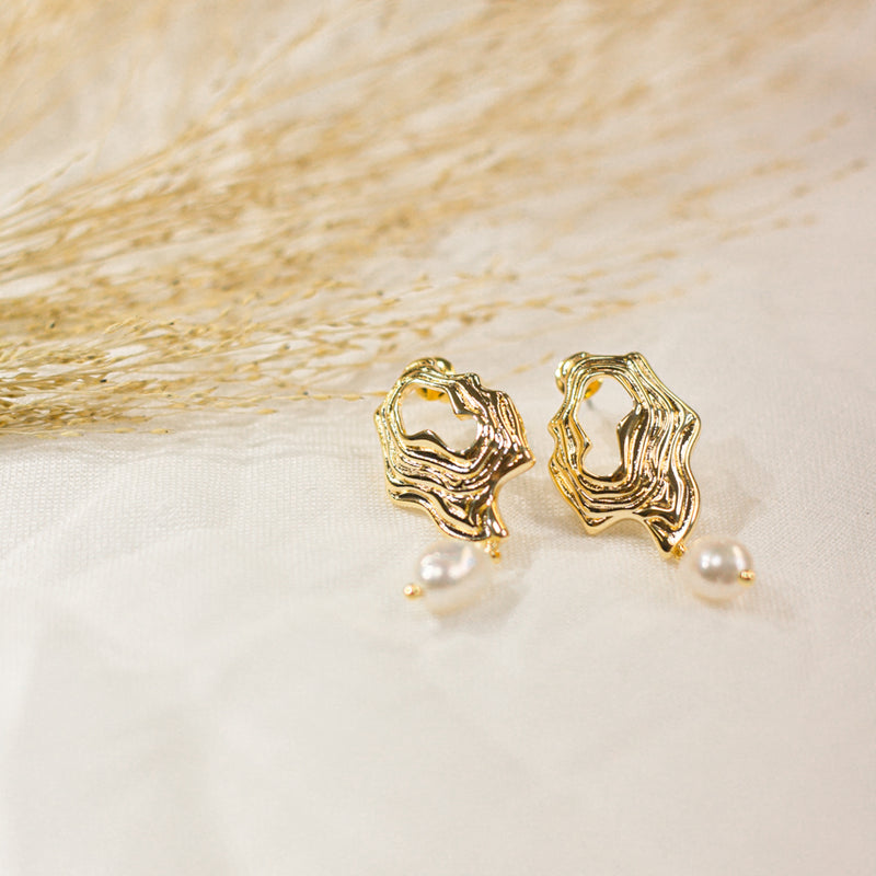 Freshwater Pearl Earrings | La hera